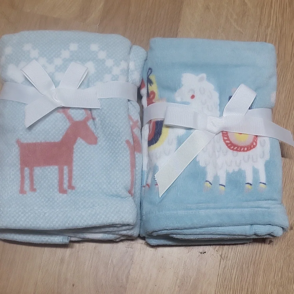 New Carolina Collection 2 sets  hand towels 4 in total Lama and reindeer